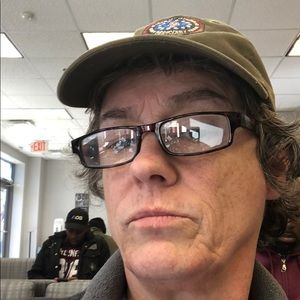 Meet your Posher, Lorie